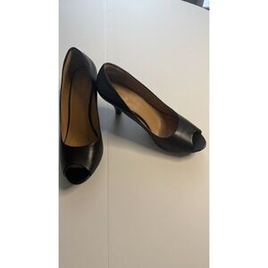 Ladies Peep Toe Pumps In A Size 10 EUC 3 Inch Heel Black Padded Inside Heel